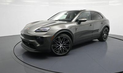 2026 Porsche Macan 4