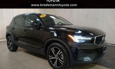 2023 Volvo XC40 Core Bright Theme