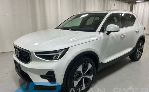 2025 Volvo XC40 Plus Bright