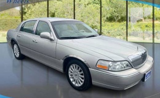 2005 Lincoln Town CAR Signature
