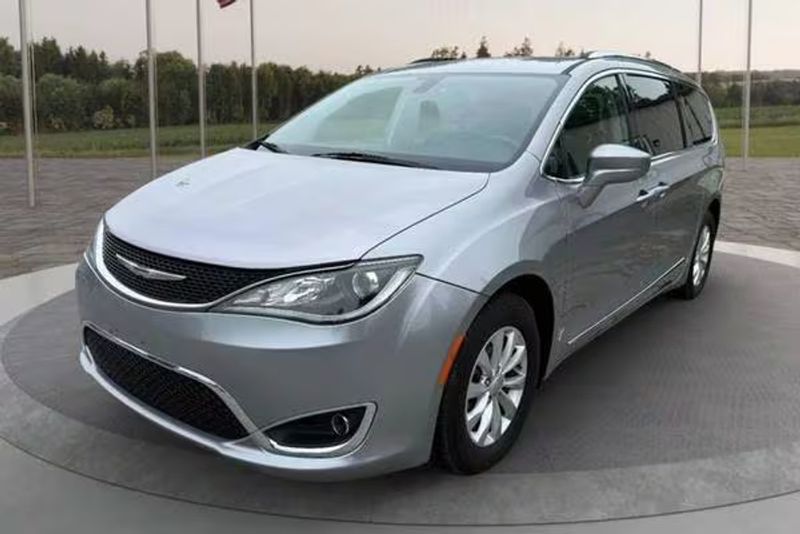 2018 Chrysler Pacifica — a typically priced live listing