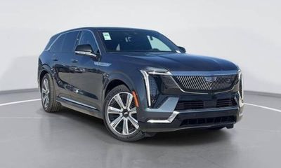 2025 Cadillac Escalade IQ LUX 2