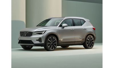 2023 Volvo XC40 Plus Bright