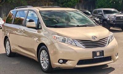 2011 Toyota Sienna XLE 8 Passenger
