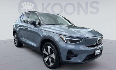 2023 Volvo XC40 Plus Dark