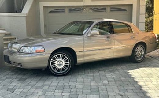 2007 Lincoln Town CAR Signature Limited