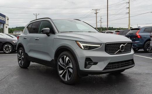 2026 Volvo XC40 Plus Dark