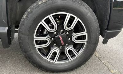 2023 GMC Sierra HD AT4