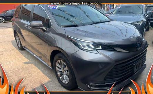 2022 Toyota Sienna XLE