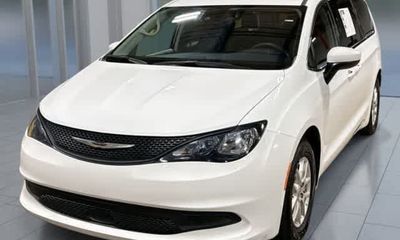 2023 Chrysler Voyager LX