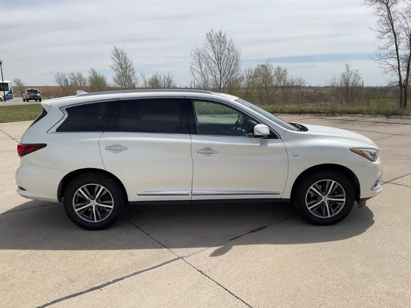 2016 Infiniti QX60 — a typically priced live listing