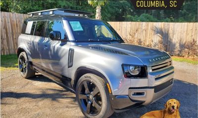 2023 Land Rover Defender 110 SE