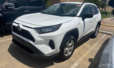 2021 Toyota RAV4 LE HV