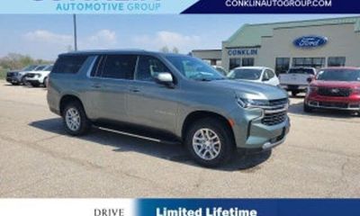 2023 Chevrolet Suburban LT