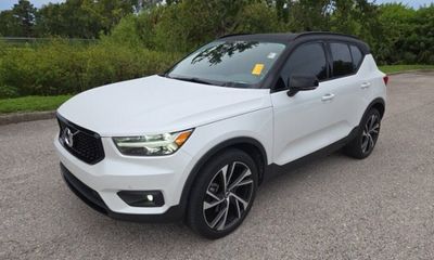 2021 Volvo XC40 R Design