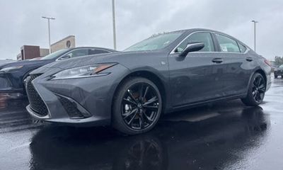 2025 Lexus ES 300H Premium