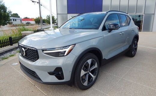 2026 Volvo XC40 Plus Dark
