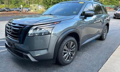 2022 Nissan Pathfinder SV