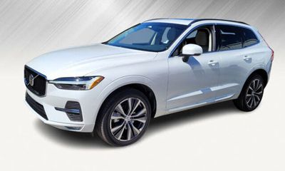 2022 Volvo XC60 Momentum Excl S60