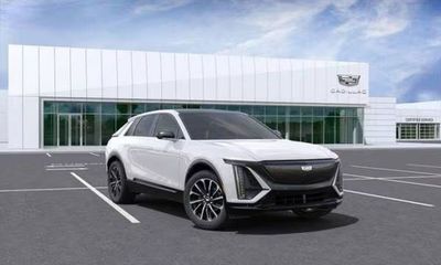 2025 Cadillac Lyriq Sport 2