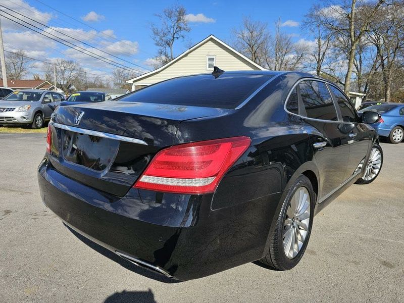2015 Hyundai Equus — a typically priced live listing