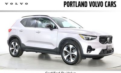2026 Volvo XC40 Plus Dark