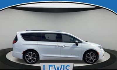 2025 Chrysler Pacifica Pinnacle