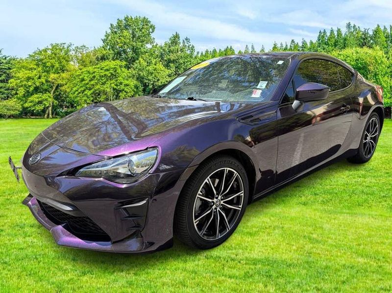 2017 Toyota 86 — a typically priced live listing