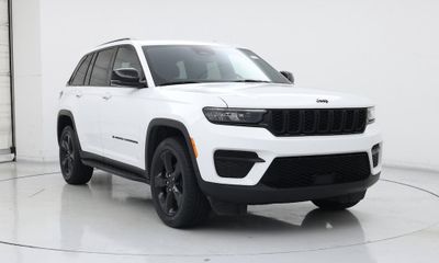 2023 Jeep Grand Cherokee Laredo Altitude