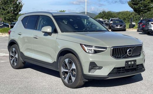 2025 Volvo XC40 Plus Bright