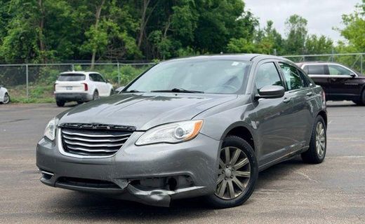 2013 Chrysler 200 Touring