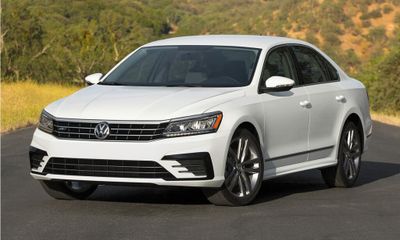 2018 Volkswagen Passat S R Line