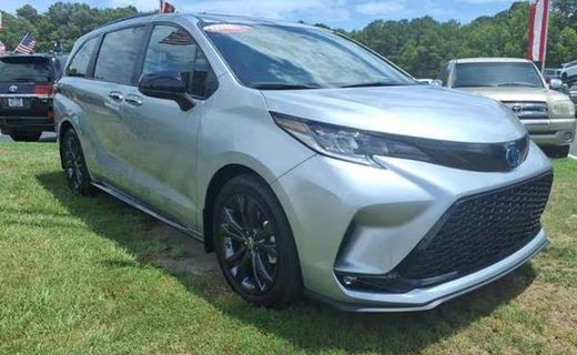 2025 Toyota Sienna XSE