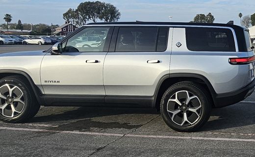 2024 Rivian R1S Adventure
