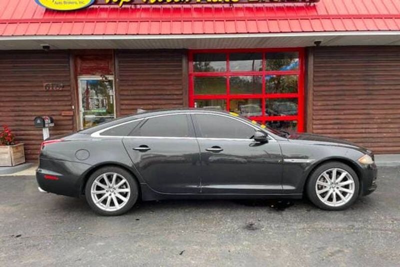 Representative 2013 Jaguar XJ photo