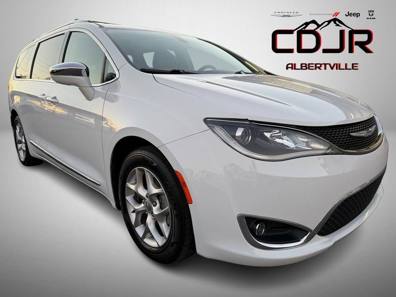 2020 Chrysler Pacifica — a typically priced live listing