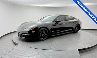2017 Porsche Panamera Base 4