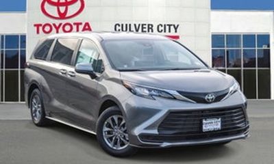 2025 Toyota Sienna XLE