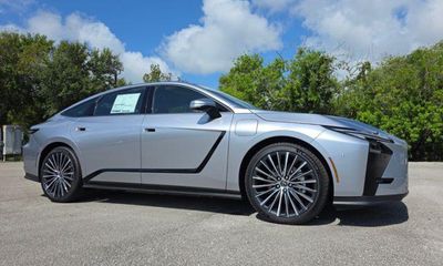 2026 Lexus ES 350E Premium