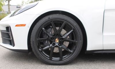 2025 Porsche Panamera 4