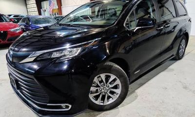 2021 Toyota Sienna XLE Plus Package