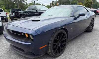 2015 Dodge Challenger SXT Plus