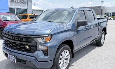 2024 Chevrolet Silverado Custom