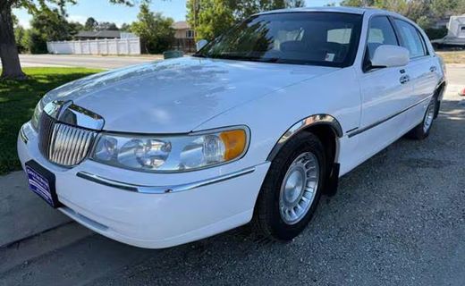 2001 Lincoln Town CAR Executive