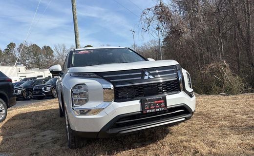 2026 Mitsubishi Outlander ES