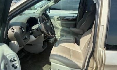 2006 Chrysler Town AND Country Limited