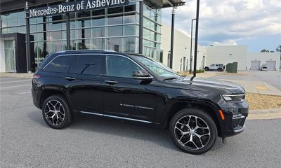 2022 Jeep Grand Cherokee Summit