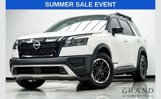 2024 Nissan Pathfinder SV