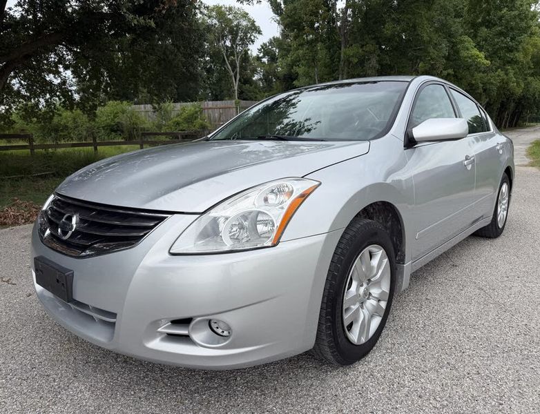 2010 Nissan Altima — a typically priced live listing