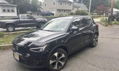 2023 Volvo XC40 Plus Dark